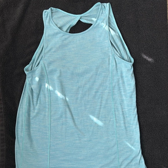 Size 4 lululemon open back tank - Picture 1 of 3